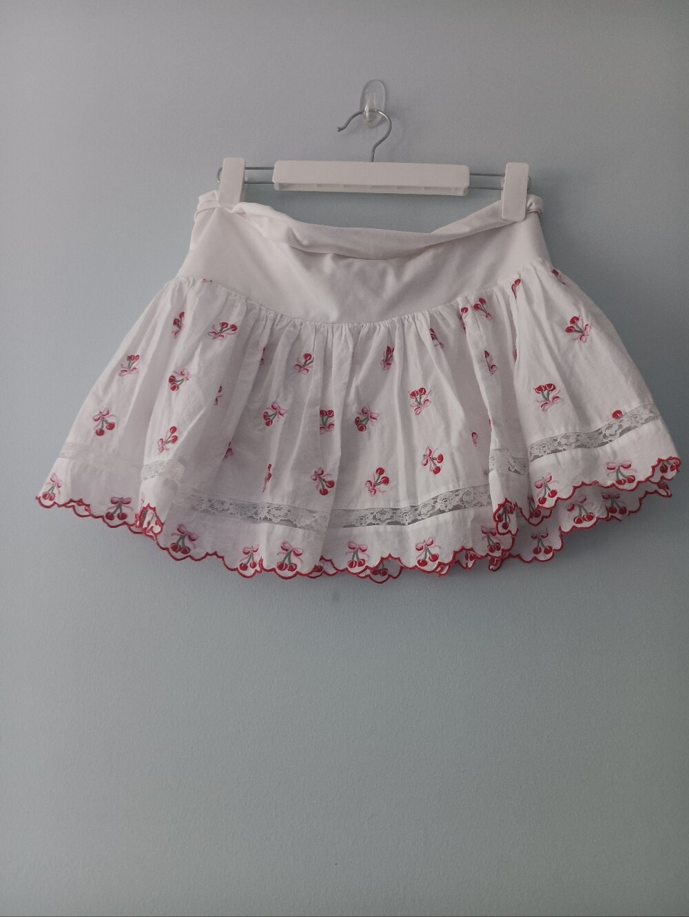 NWT Aeropostale Embroidered Cherry Fold-Over Mini Skort White - Picture 3 of 8